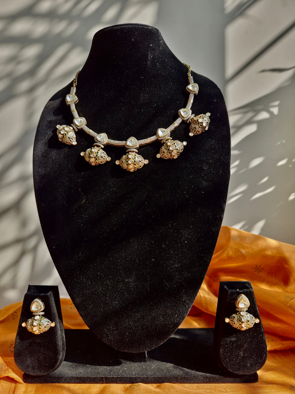 Dome White & Green Stone Set