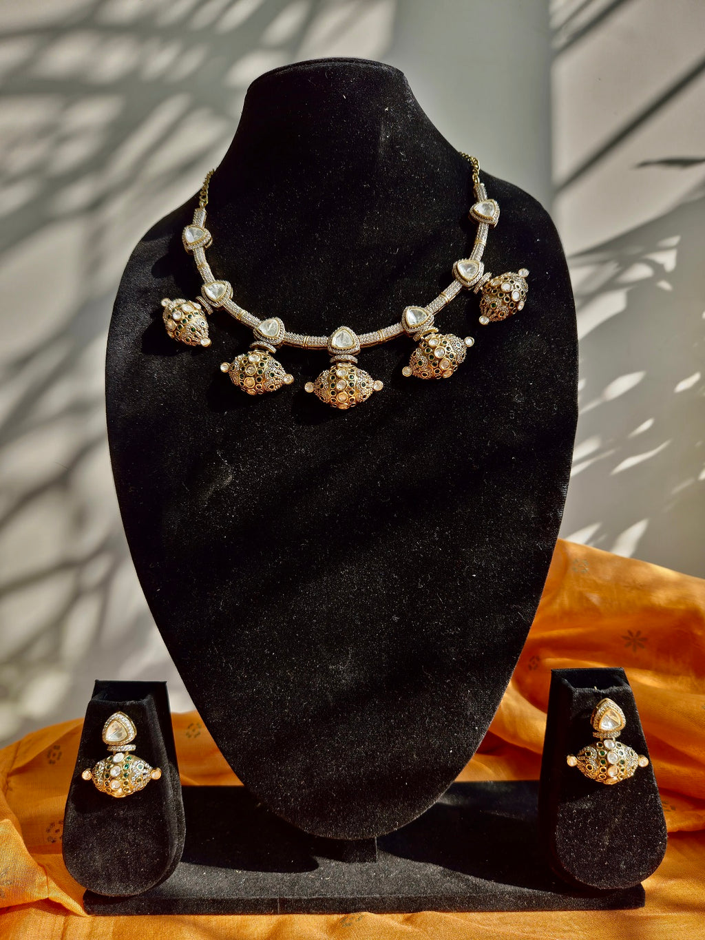 Dome White & Green Stone Set