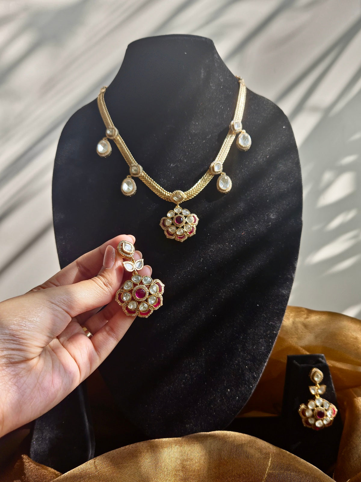 Maroon Gold Chain Flower Stone Set