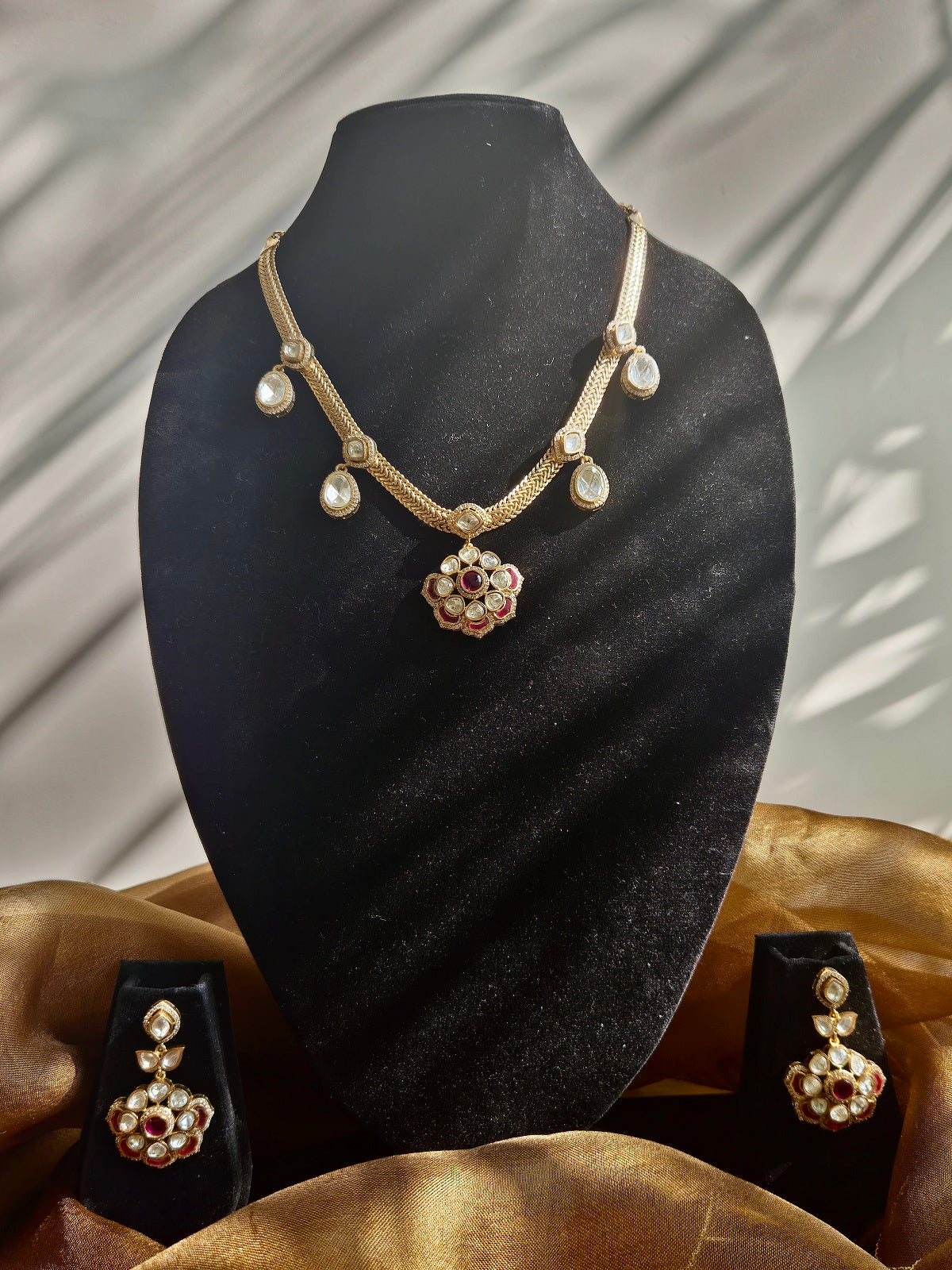 Maroon Gold Chain Flower Stone Set